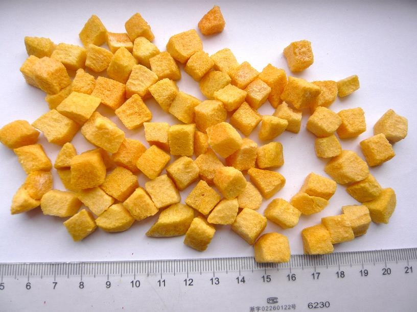 Freeze Dried Yellow Peach pieces